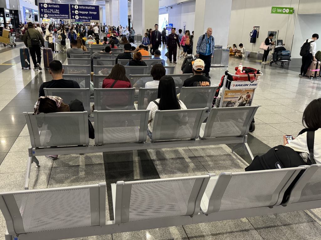 NAIA 3 ARRIVAL GANG CHAIRS TO BE REMOVED TO ELIMINATE PROBLEMS OF ‘TAMBAY’ AND POSSIBLE CRIMINAL ELEMENTS